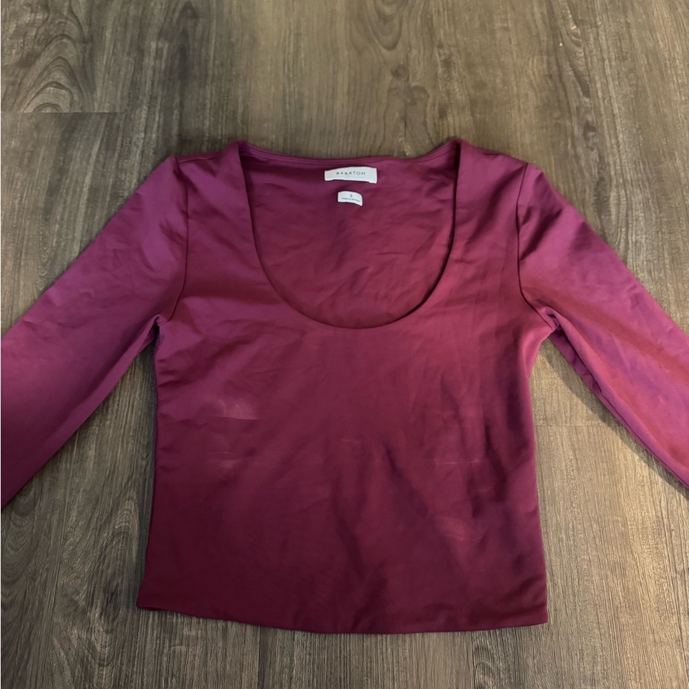 Aritzia Babaton contour long sleeve shirt scoop neck in maroon